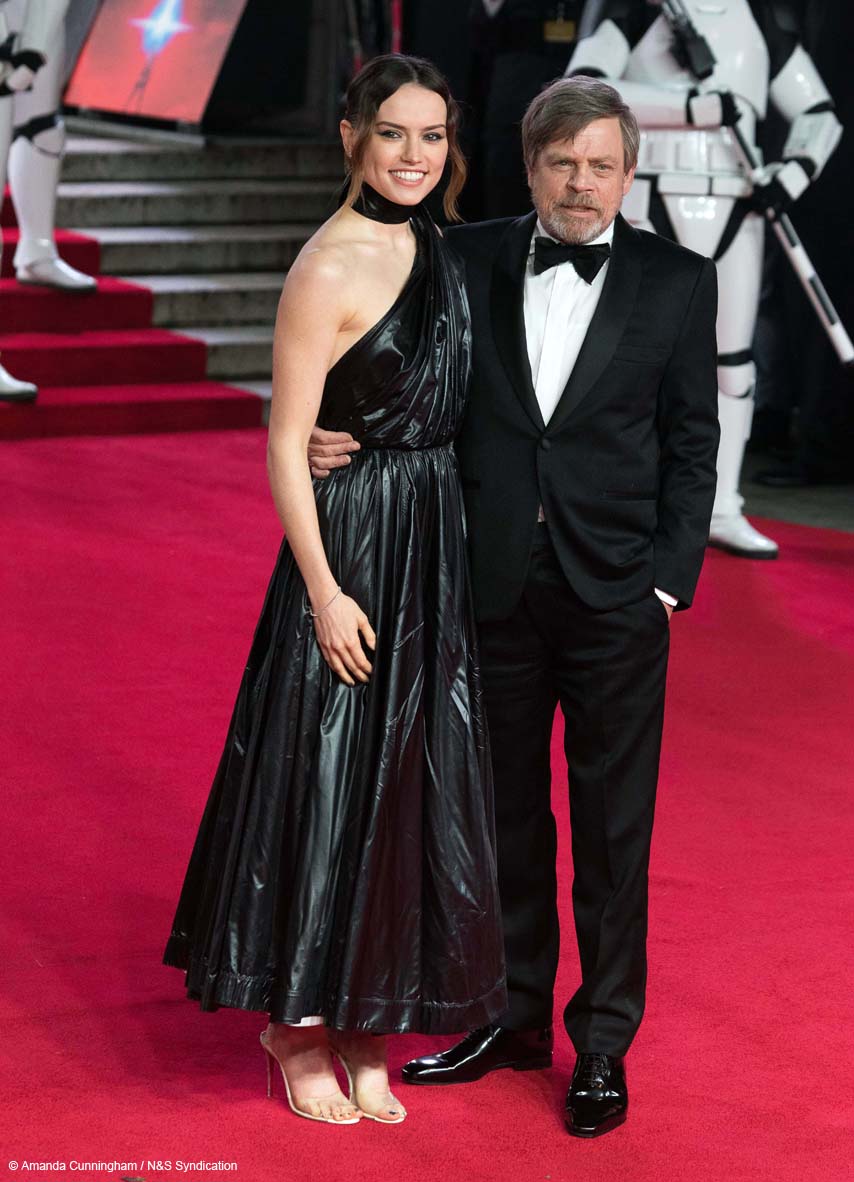 1.1OKJDaisy Ridley and Mark Hamill1.jpg